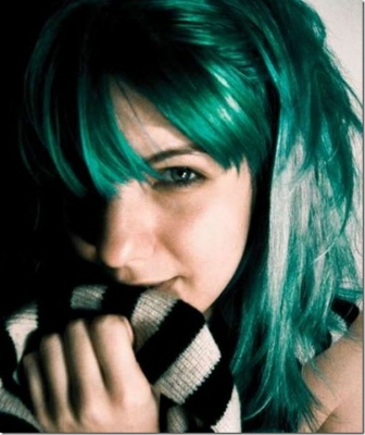A Garota do Cabelo Verde-azulado