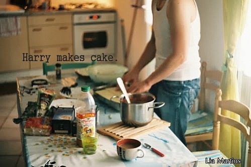 Harry Makes Cake.