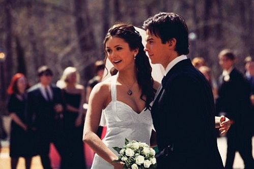 Damon e Elena - Casamento de Mentirinha